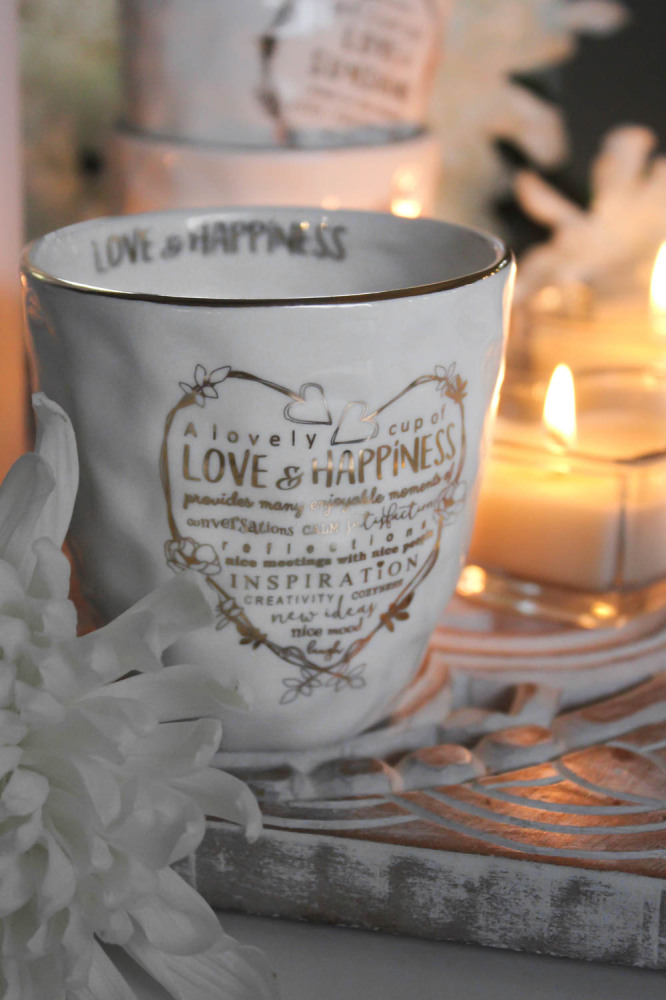 Mugg Love and Happiness från Majas lyktor säljs till förmån för Barncancerfonden